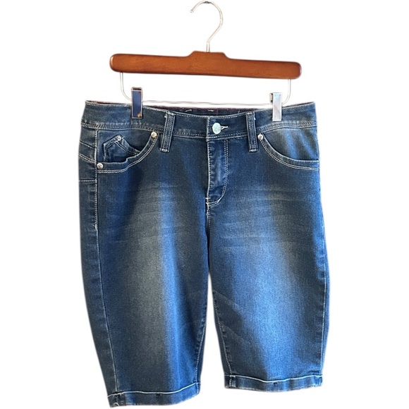 Royalty Wanna Betta Butt Pants - Royalty Wanna Betta Butt blue stretch denim Bermuda length shorts Sz 10
